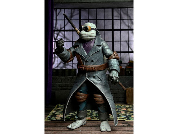 Universal Monsters x Teenage Mutant Ninja Turtles Ultimate Donatello as The Invisible Man