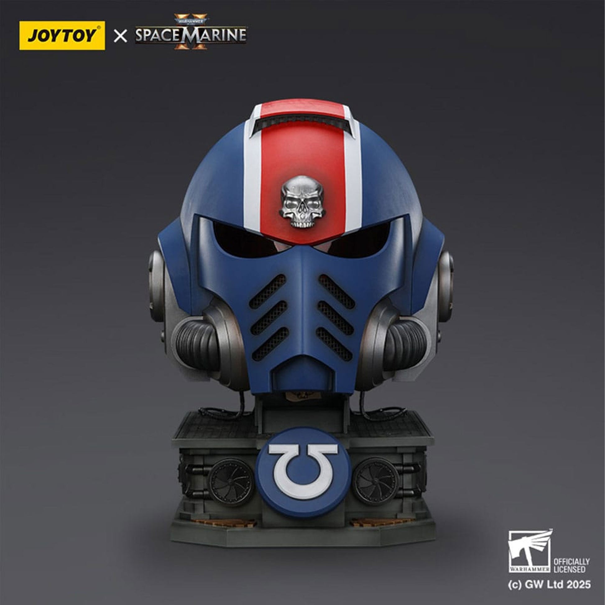 Warhammer 40,000: Space Marine 2 Replica Ultramarines Lieutenant Titus helmet with Display Stand -Replica