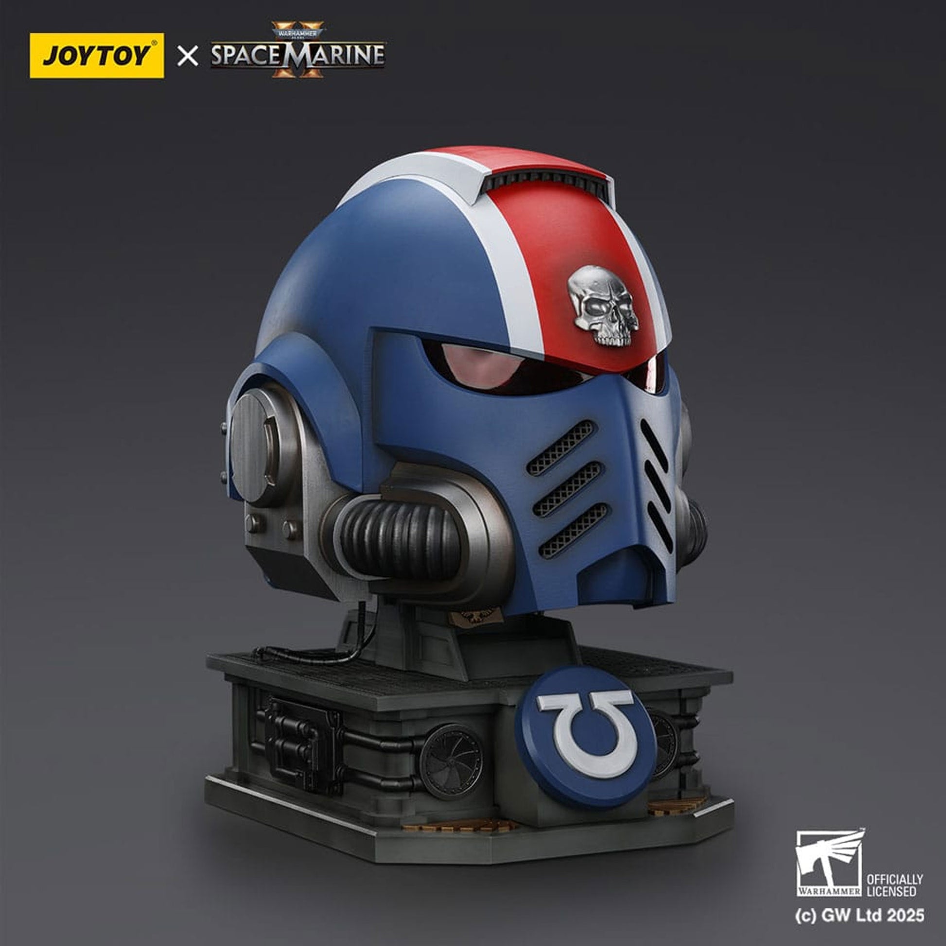 Warhammer 40,000: Space Marine 2 Replica Ultramarines Lieutenant Titus helmet with Display Stand -Replica