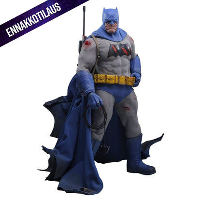 Batman: The Dark Knight Returns Comic Masterpiece 1/6 Batman (Battle Damaged Version) -Action Figure 