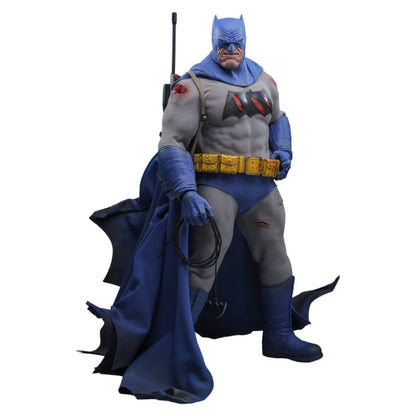 Batman: The Dark Knight Returns Comic Masterpiece 1/6 Batman (Battle Damaged Version) -Action Figure 