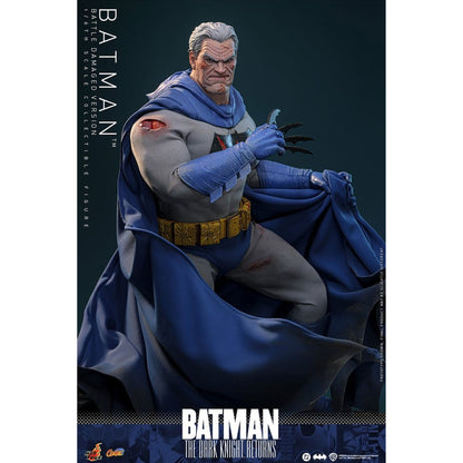 Batman: The Dark Knight Returns Comic Masterpiece 1/6 Batman (Battle Damaged Version) -Action Figure 