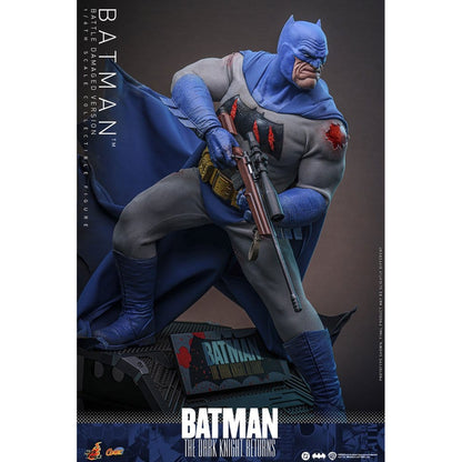 Batman: The Dark Knight Returns Comic Masterpiece 1/6 Batman (Battle Damaged Version) -Action Figure 
