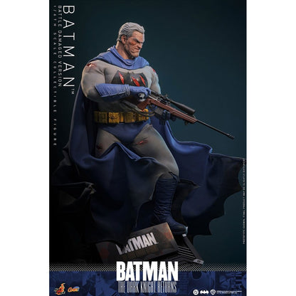 Batman: The Dark Knight Returns Comic Masterpiece 1/6 Batman (Battle Damaged Version) -Action Figure 