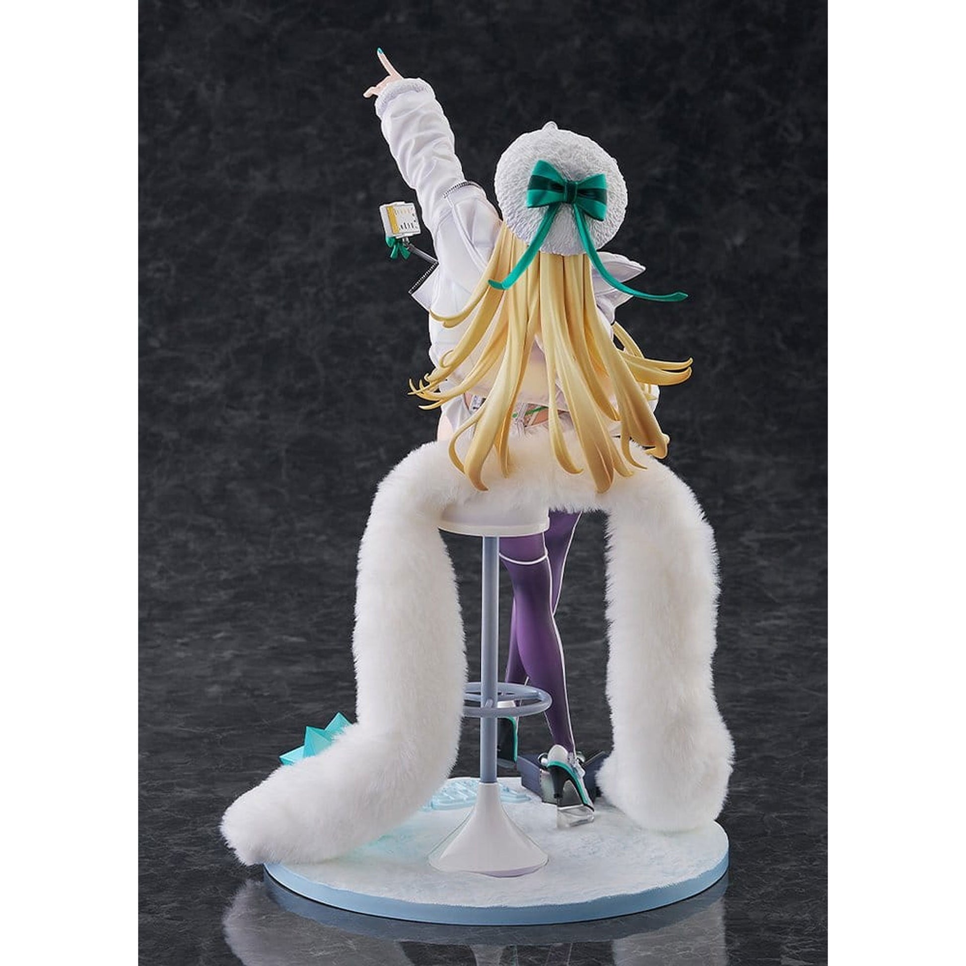 Goddess of Victory: Nikke 1/6 Rupee: Winter Shopper -Figuuri