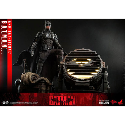 The Batman Movie Masterpiece 1/6 Batman with Bat-Signal