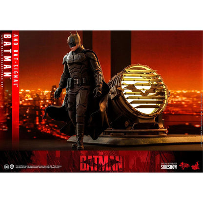 The Batman Movie Masterpiece 1/6 Batman with Bat-Signal