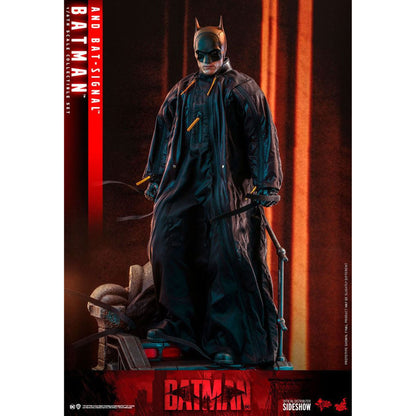 The Batman Movie Masterpiece 1/6 Batman with Bat-Signal