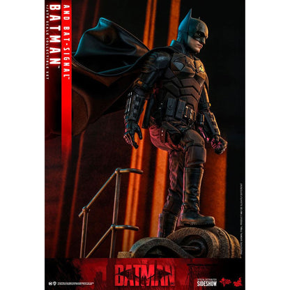 The Batman Movie Masterpiece 1/6 Batman with Bat-Signal